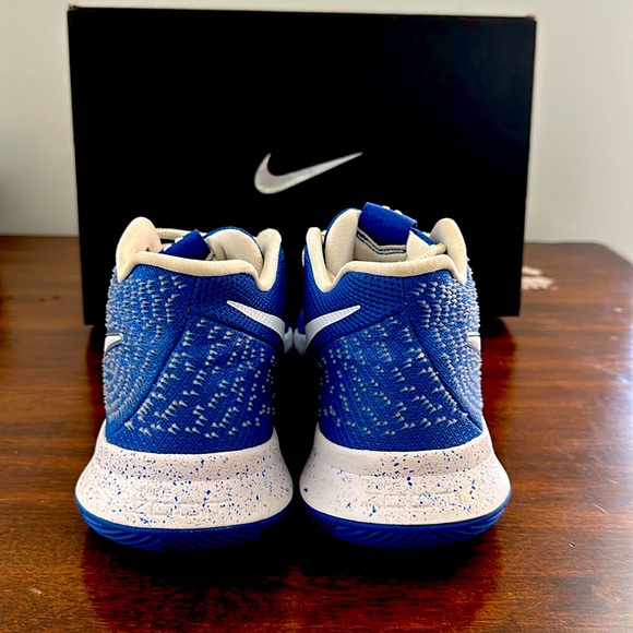 NIKE KYRIE 3’s  BLUE/WHITE - Picture 2 of 5
